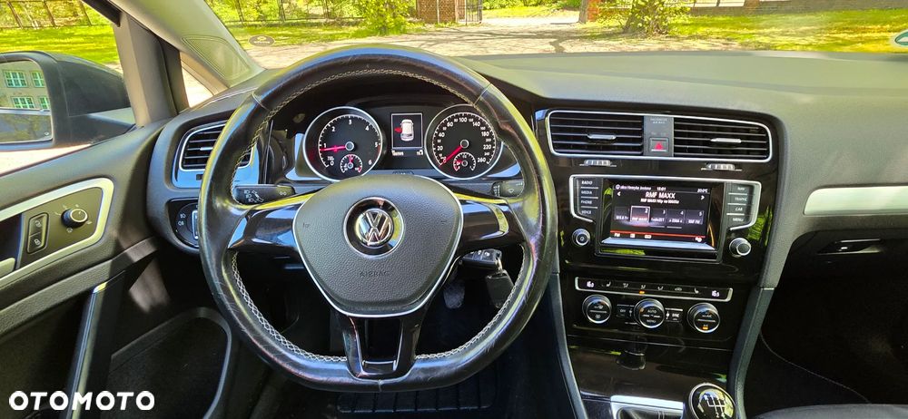 Volkswagen Golf - 6