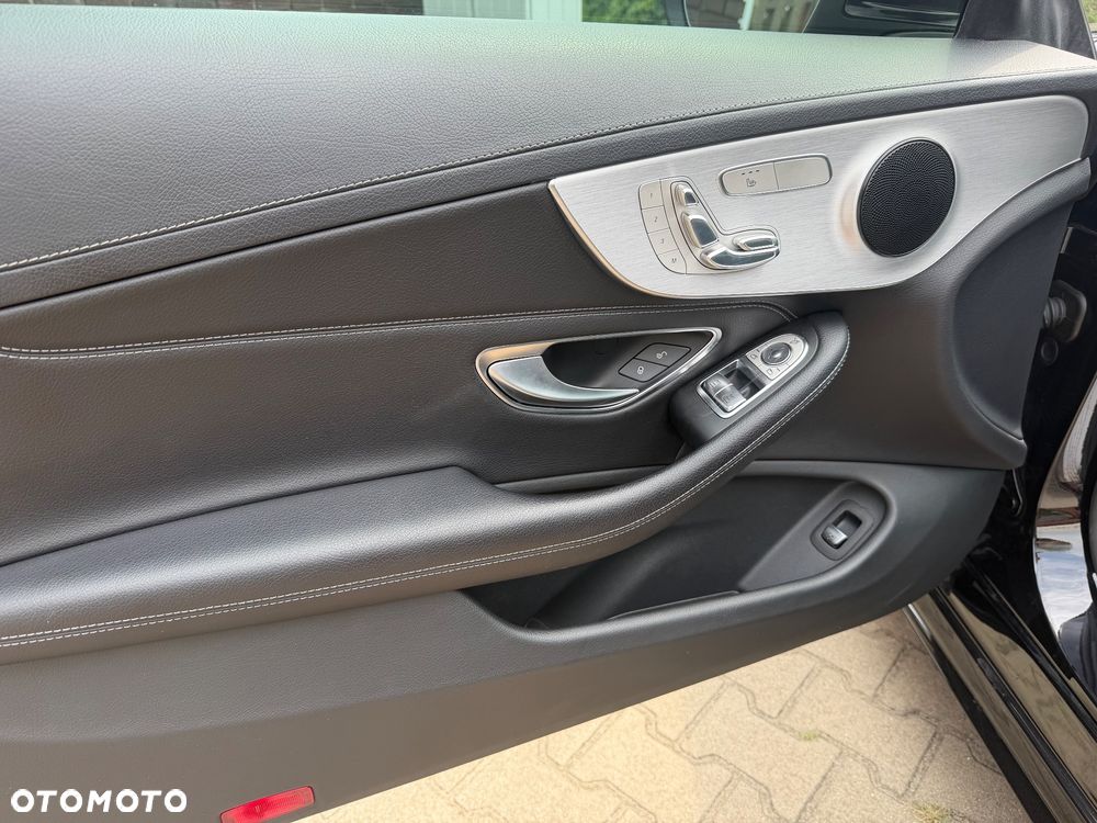Mercedes-Benz Klasa C 300 4MATIC 9G-TRONIC - 24