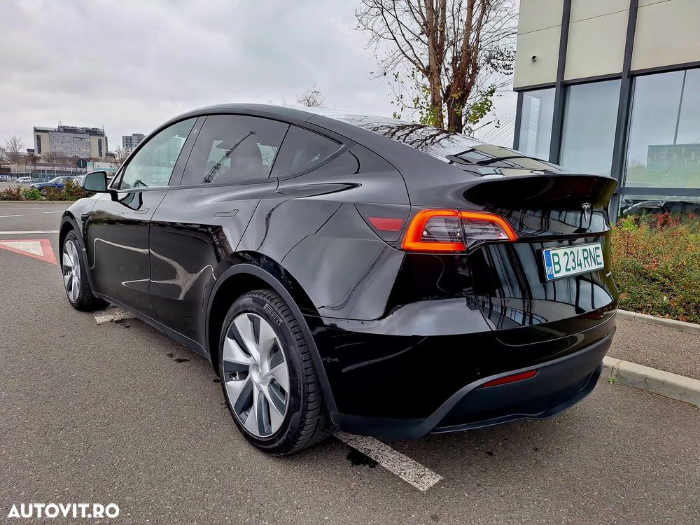 Tesla Model Y Long Range Dual Motor AWD - 4