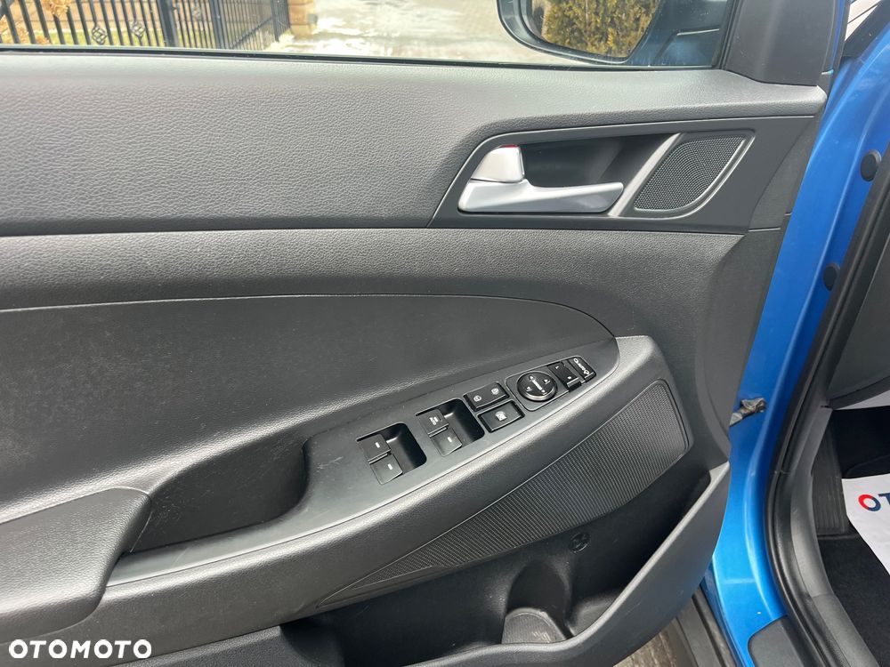 Hyundai Tucson blue 1.7 CRDi 2WD Intro Edition - 24
