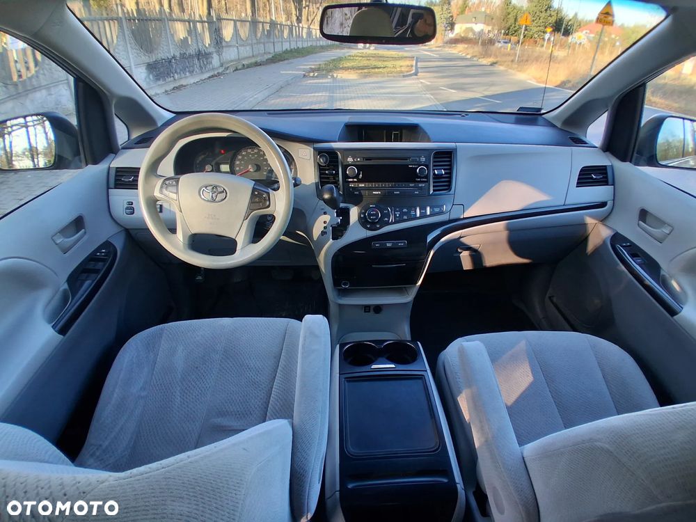 Toyota Sienna 3.5 V6 - 13