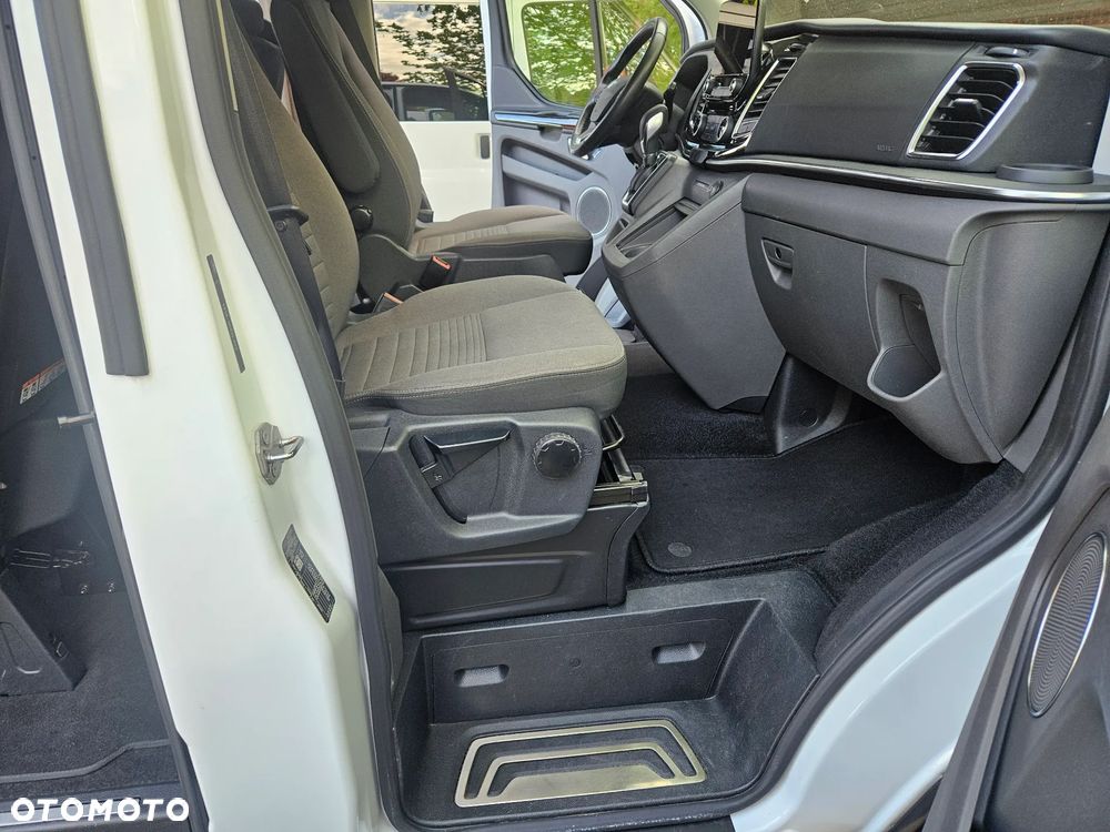 Ford Tourneo Custom - 12