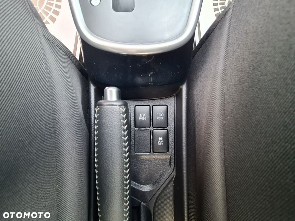 Toyota Yaris Hybrid 100 Premium - 25