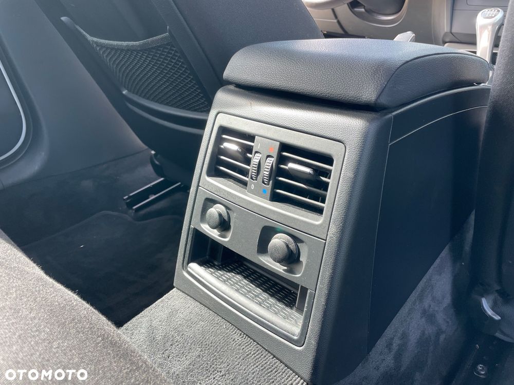 BMW Seria 3 320d xDrive DPF - 38