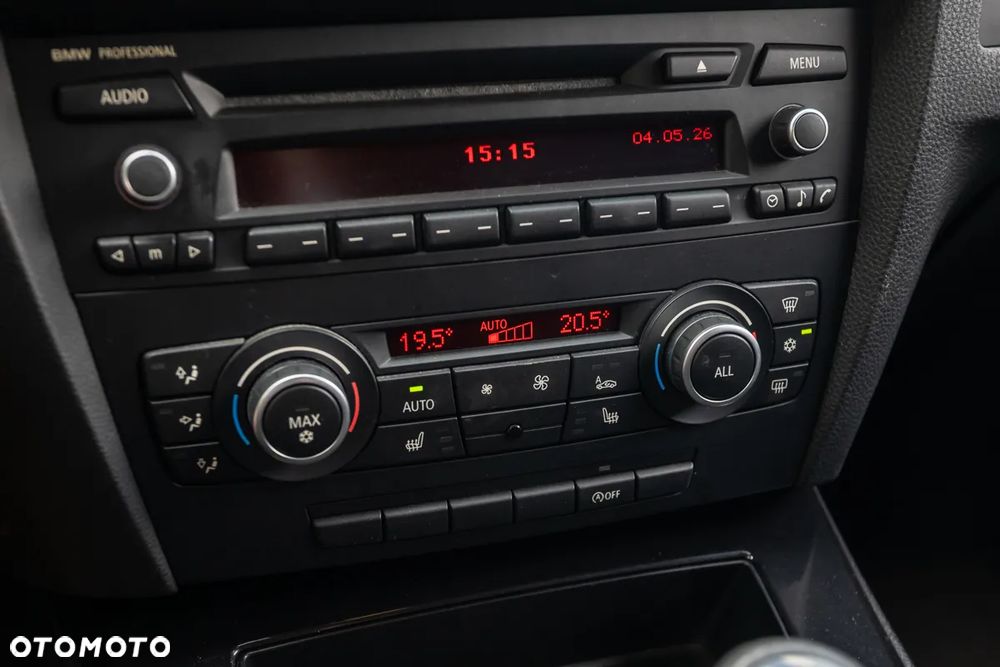 BMW Seria 3 318d DPF Edition Sport - 24