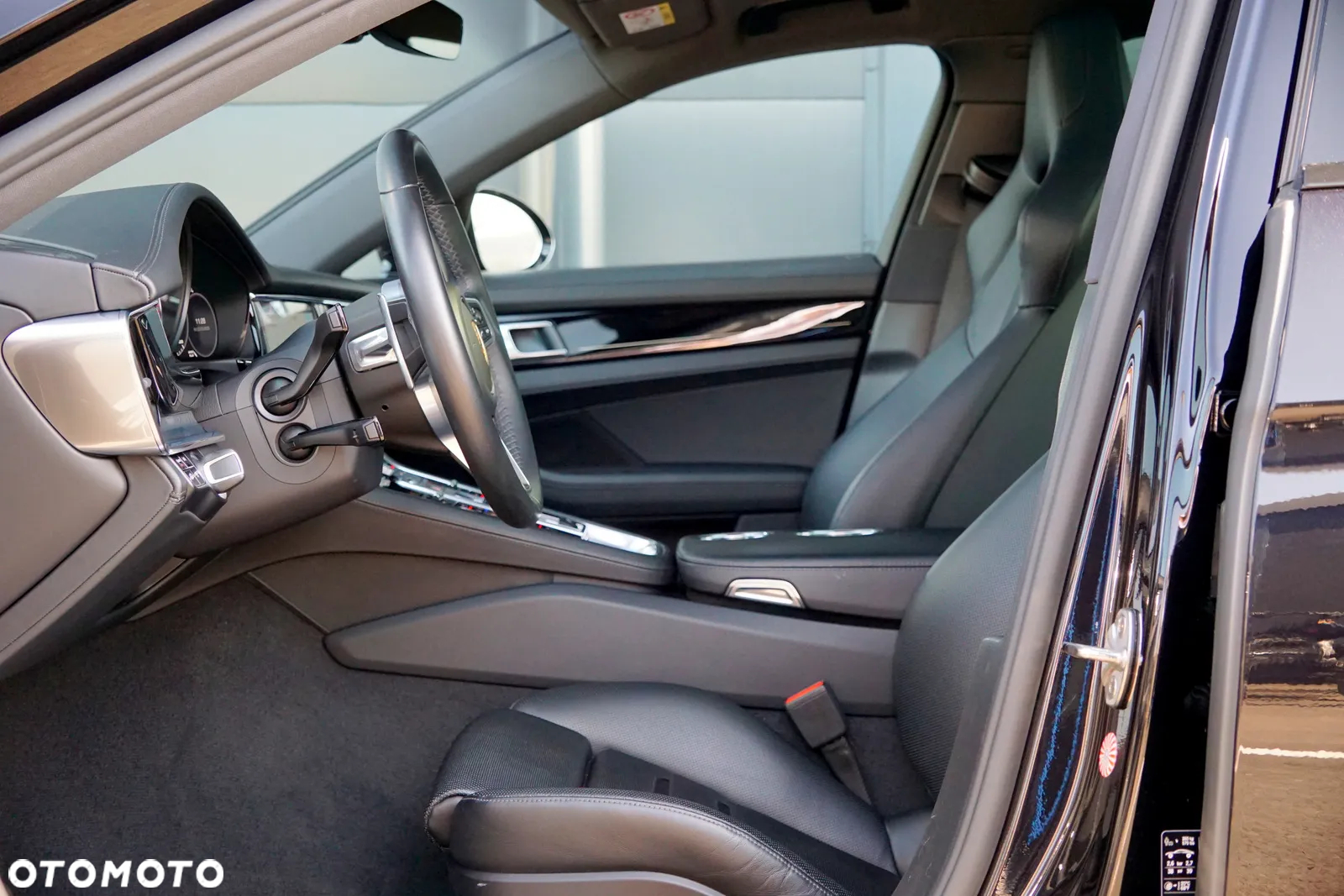 Porsche Panamera 4 E-Hybrid 10 Years Edition - 15
