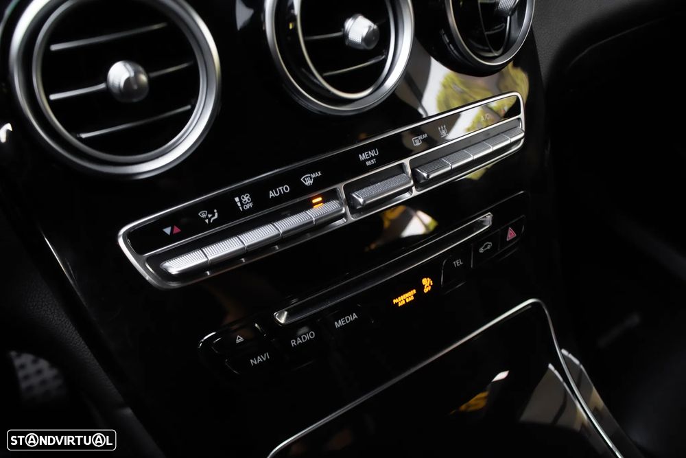 Mercedes-Benz GLC 250 d 4Matic 9G-TRONIC AMG Line - 25
