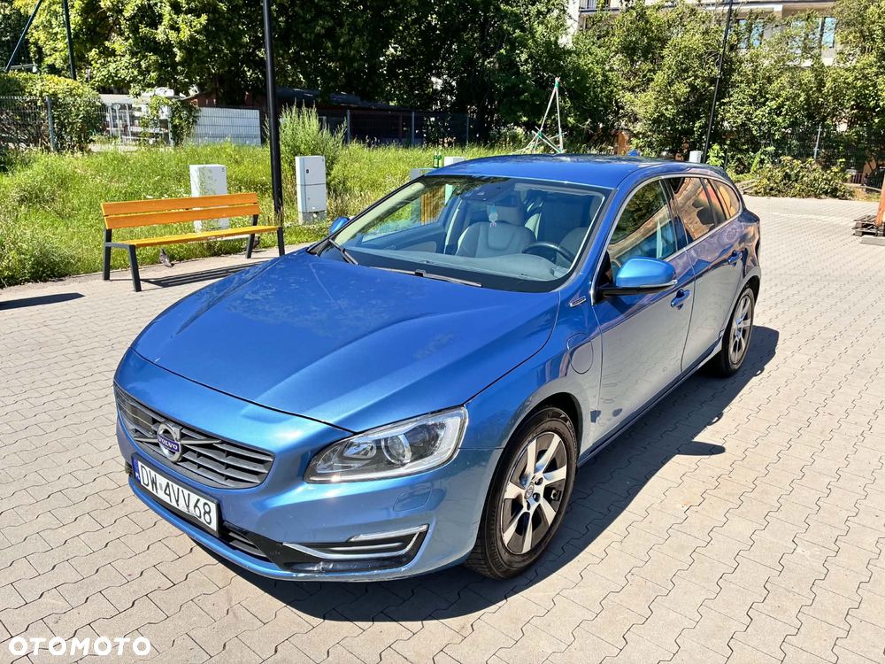 Volvo V60 D6 AWD Plug-in Hybrid Summum - 2