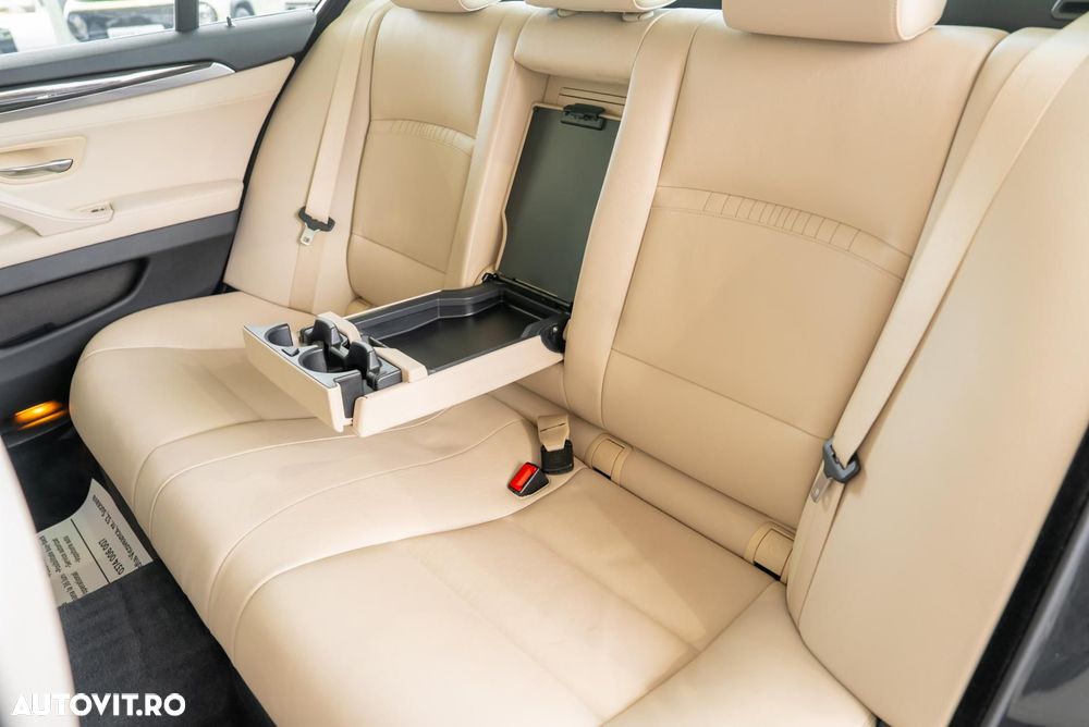 BMW Seria 5 520d Aut. Luxury Line - 23
