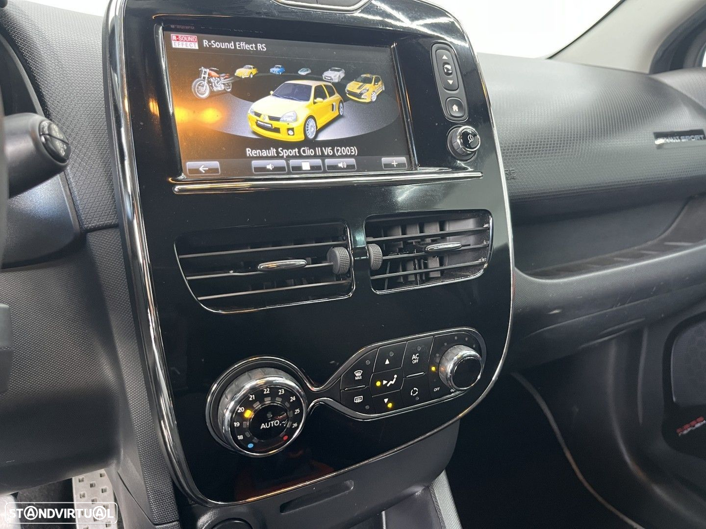 Renault Clio 1.6 T RS EDC - 19