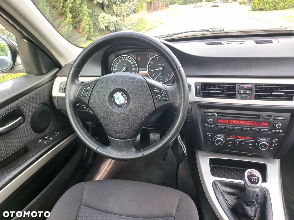 BMW Seria 3 318i Edition Exclusive - 29