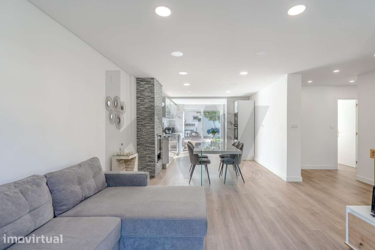 Moradia T3 remodelada em Alcabideche  com espaço exterior - Grande imagem: 3/32