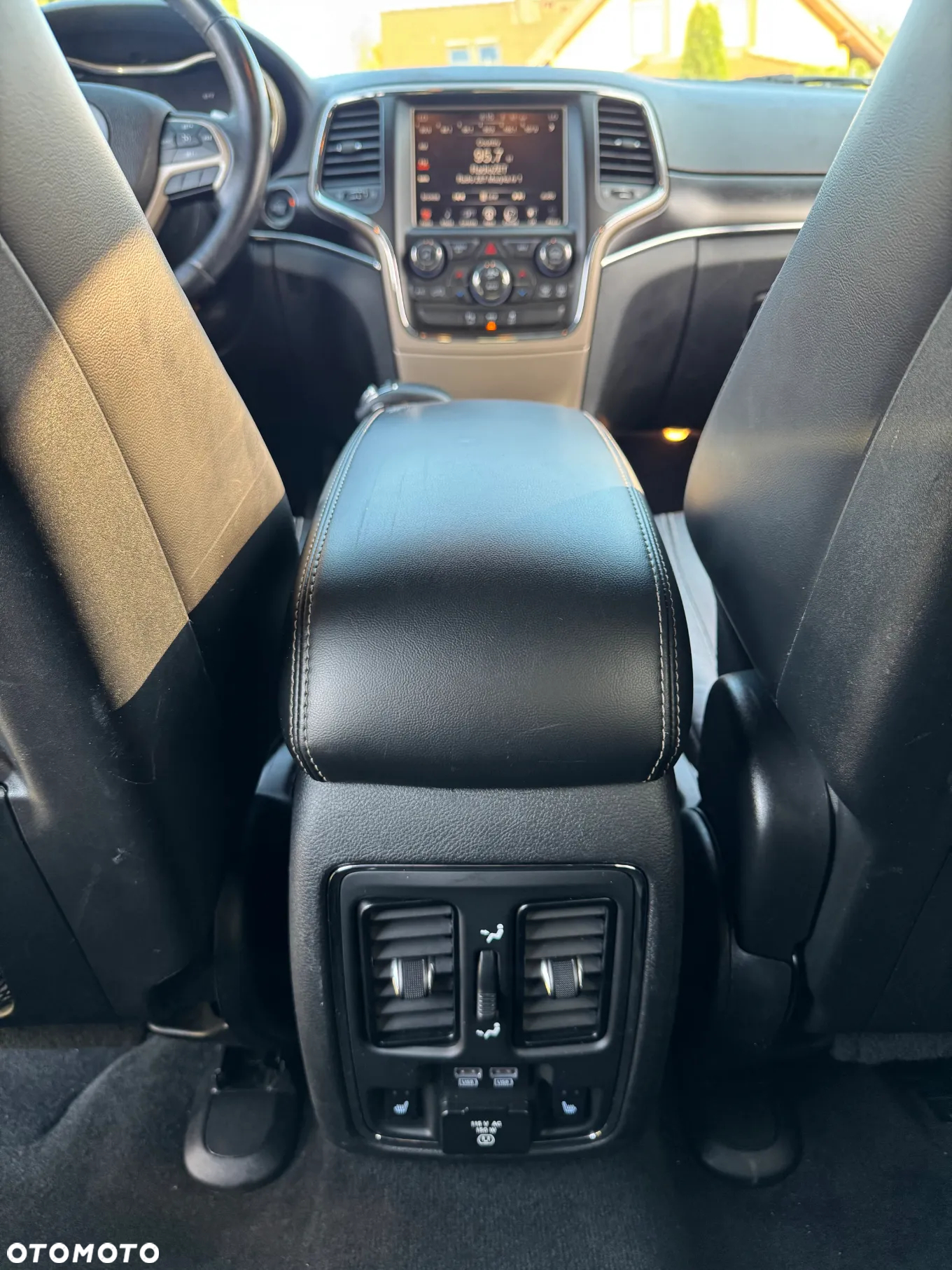 Jeep Grand Cherokee - 23