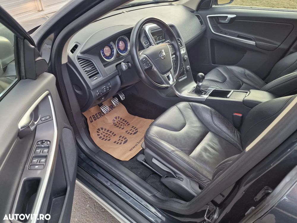 Volvo XC 60 2.4D AWD RDesign - 14