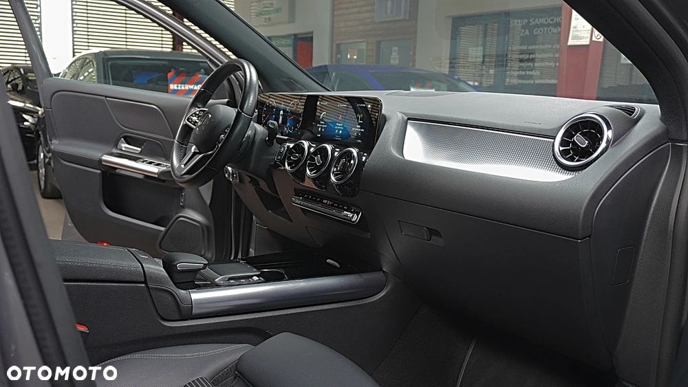 Mercedes-Benz GLA 180 - 17