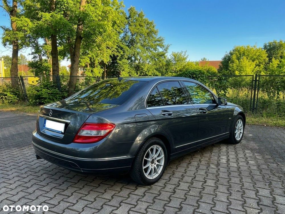 Mercedes-Benz C200 2010 photo 3
