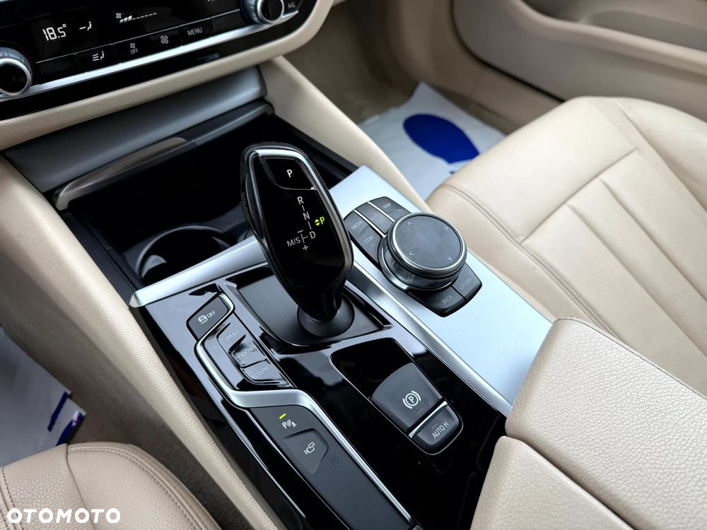 BMW Seria 5 520d Sport Line sport - 17