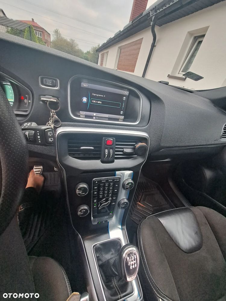 Volvo V40 D2 R-Design - 28