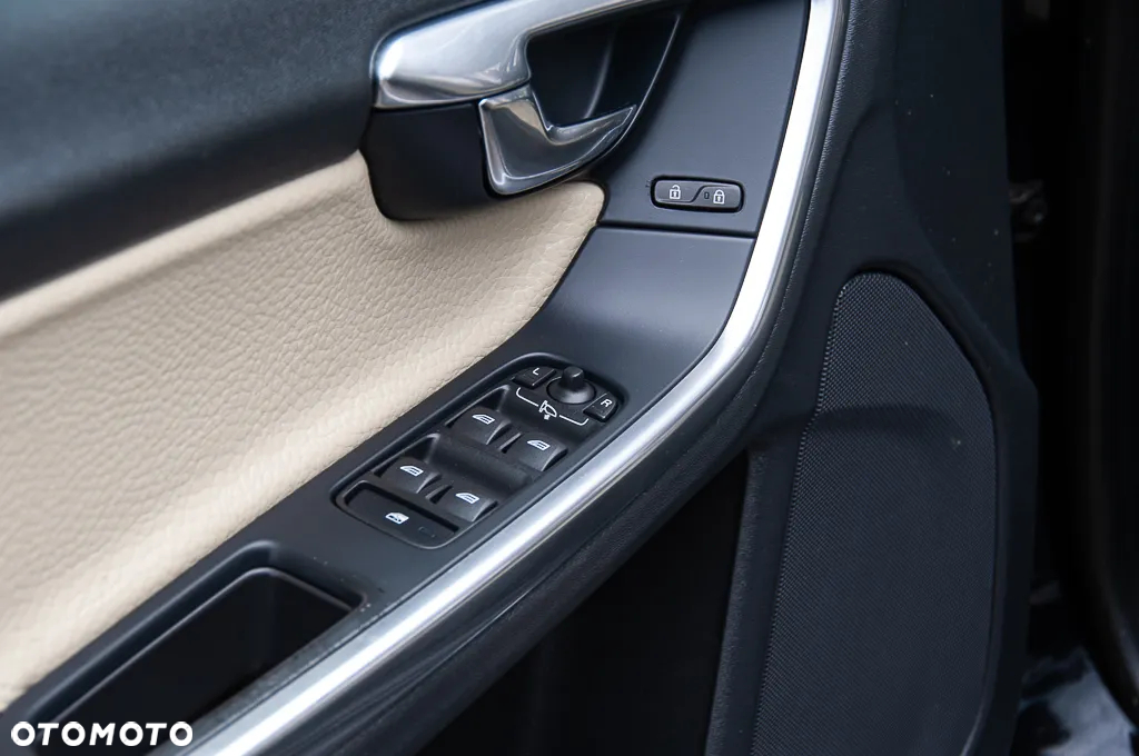 Volvo V60 D4 Geartronic Summum - 37