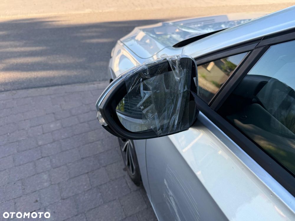 Volkswagen Golf - 6