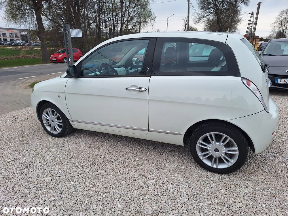 Lancia Ypsilon Y 1.2 8v Elefantino Gold - 11