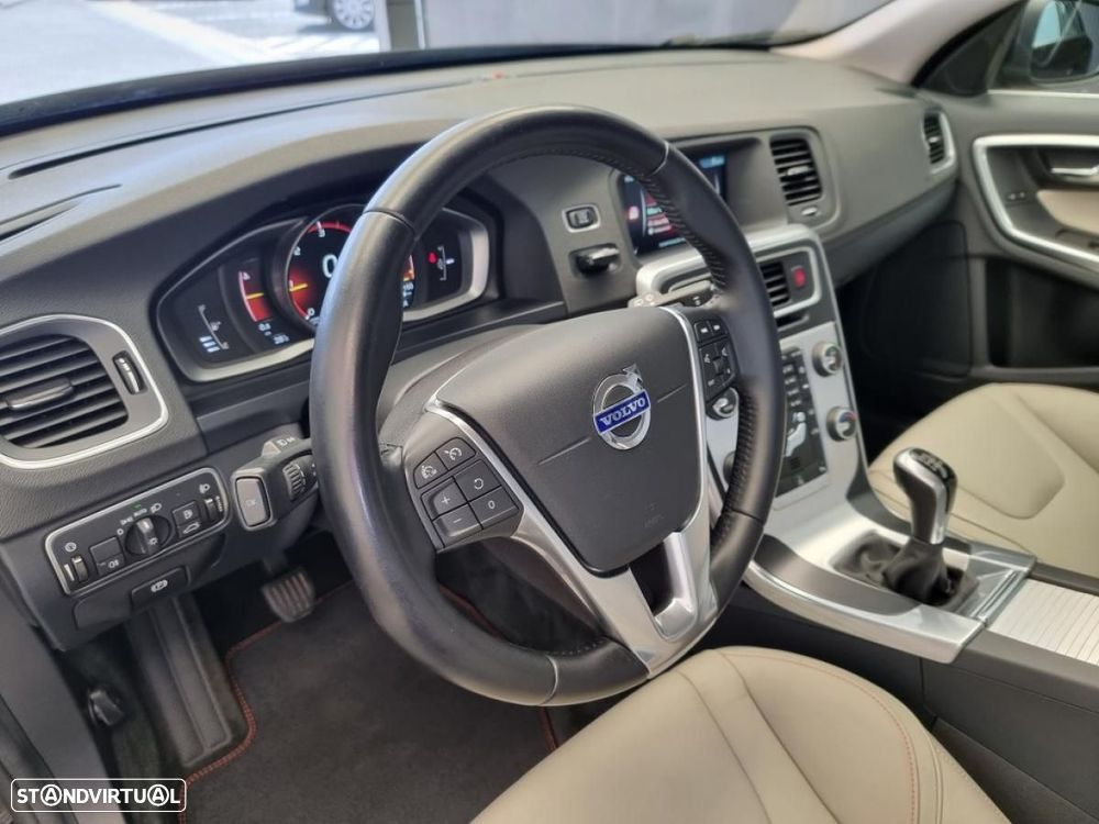 Volvo V60 2.0 D2 Momentum - 10