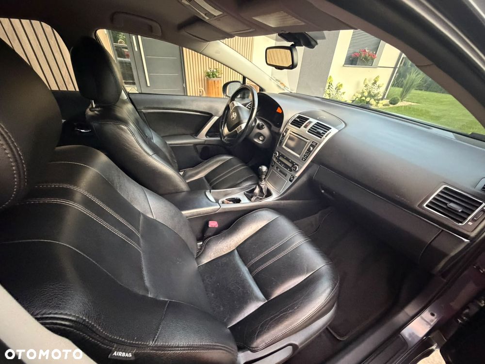 Toyota Avensis - 8