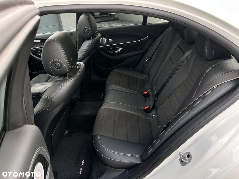 Mercedes-Benz Klasa E 200 4-Matic 9G-TRONIC - 21