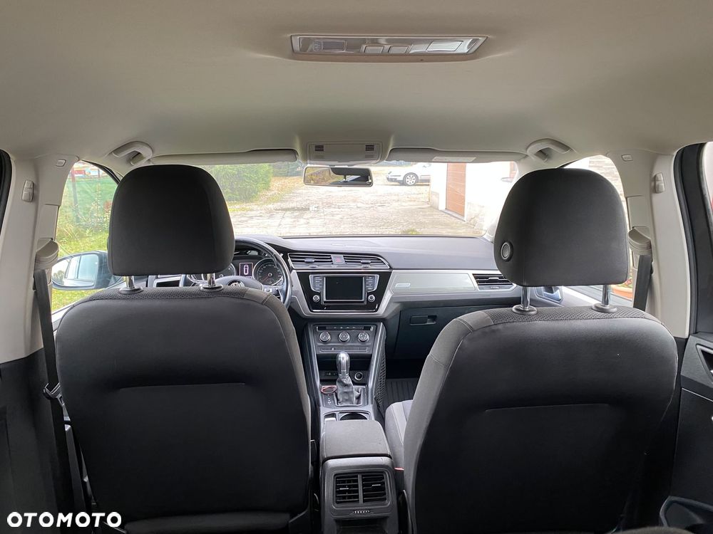 Volkswagen Touran - 11