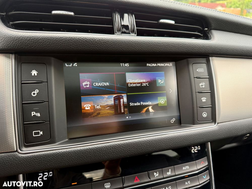 Jaguar XF 20d RWD Portfolio - 12