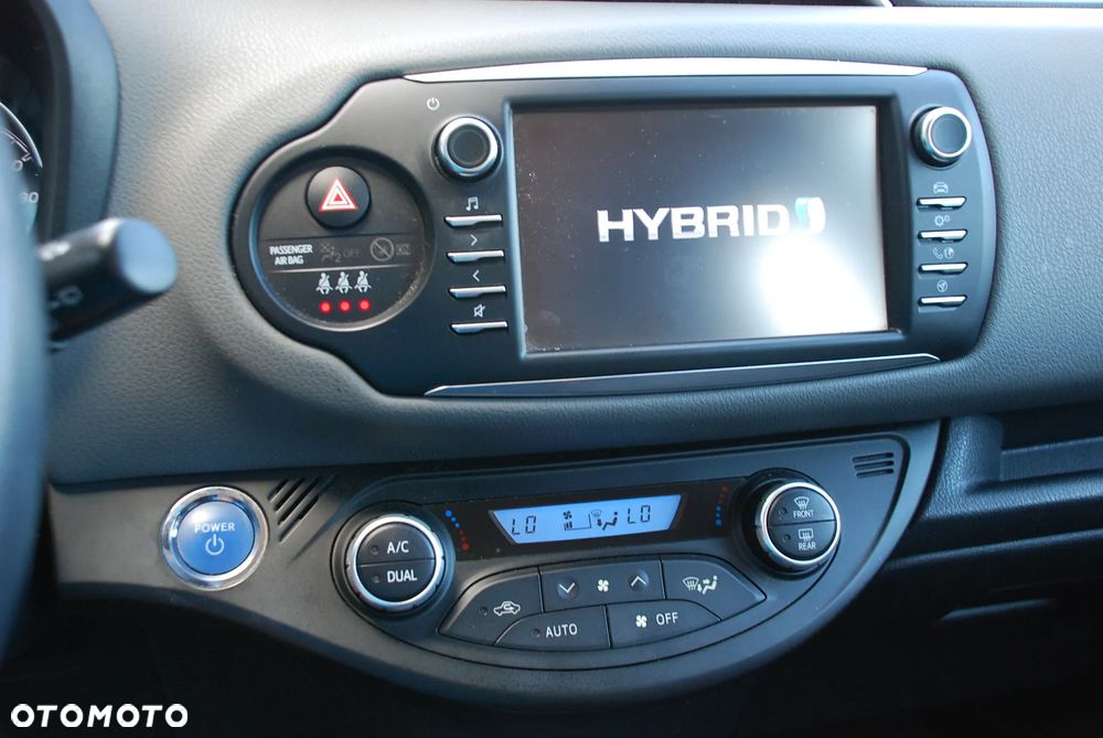 Toyota Yaris Hybrid 100 Life - 16