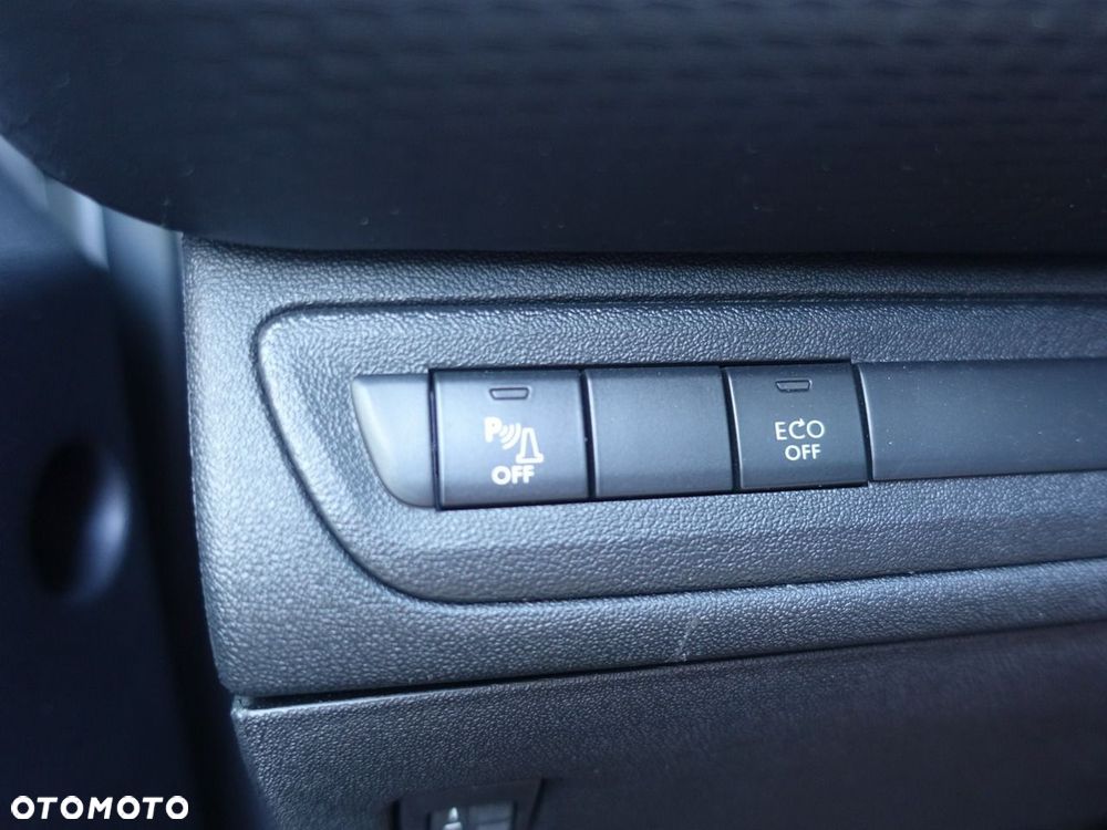 Peugeot 2008 1.2 Pure Tech Style S&S - 27
