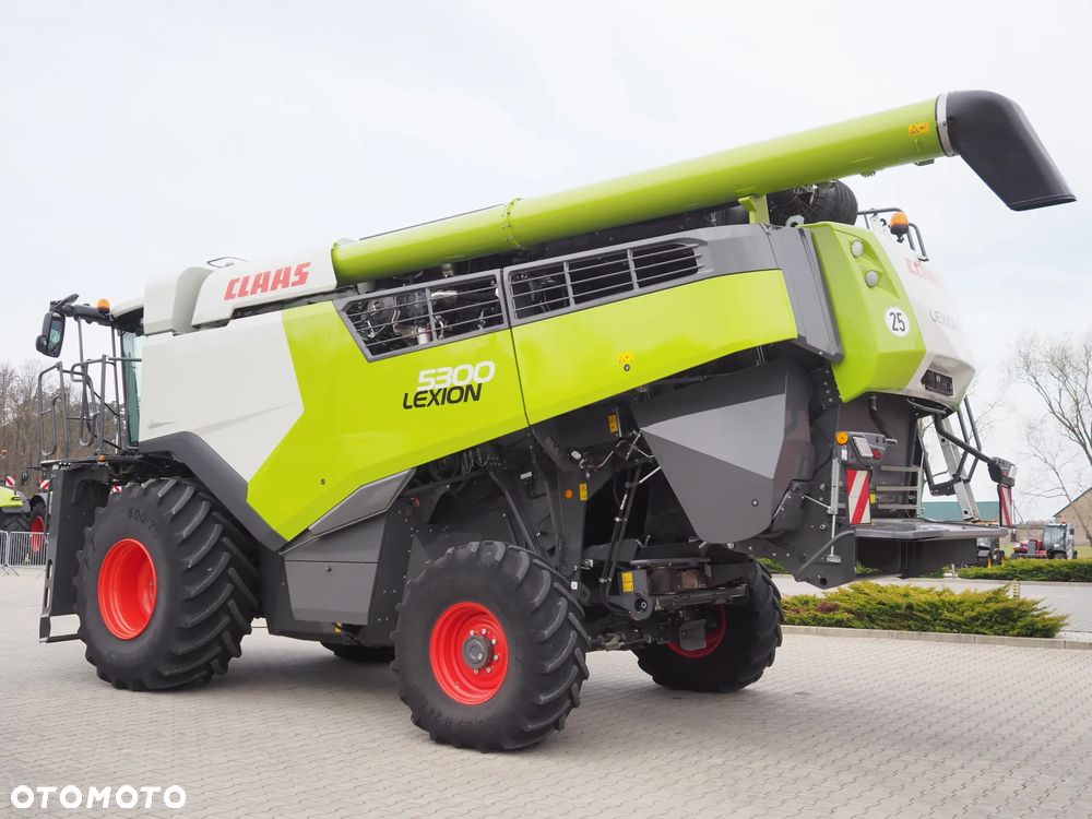 Claas Lexion 5300 + V680 - 3