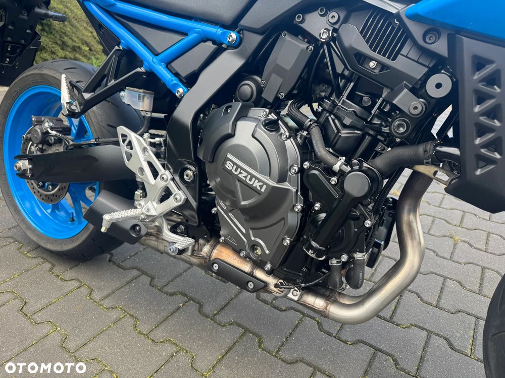 Suzuki GSX - 18