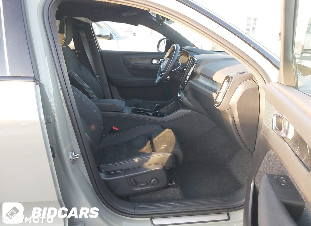 Volvo XC 40 - 25