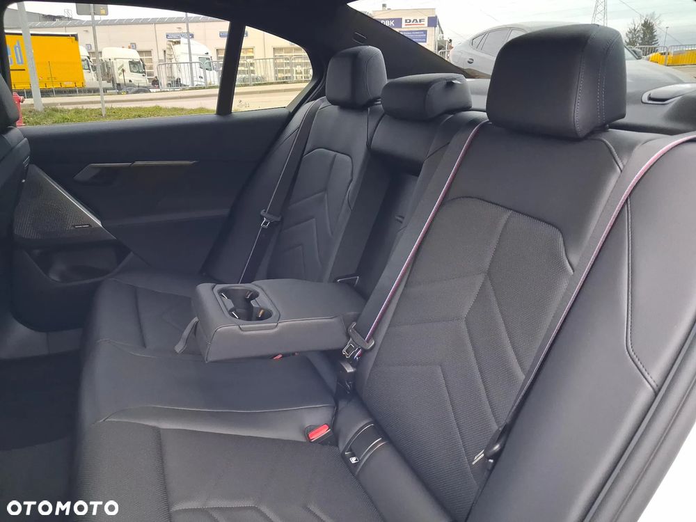 BMW Seria 5 520i mHEV M Sport - 16