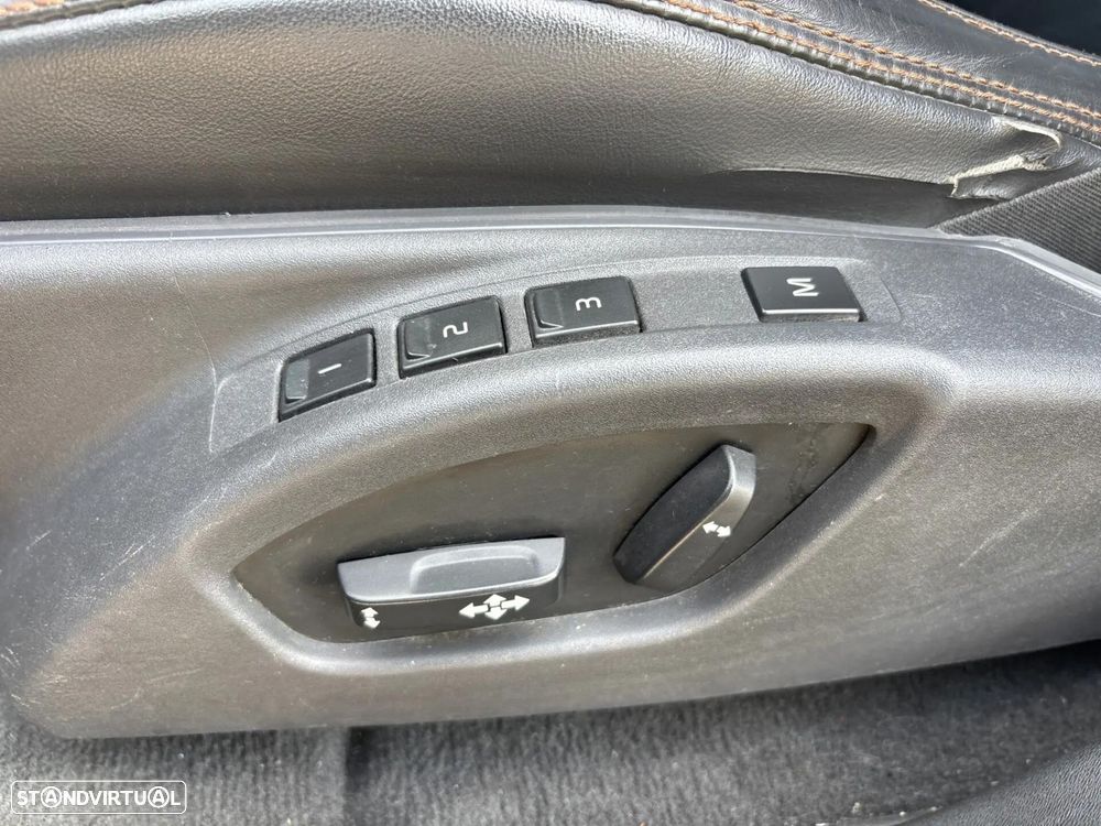 Volvo XC 60 2.4 D Drive Momentum - 16