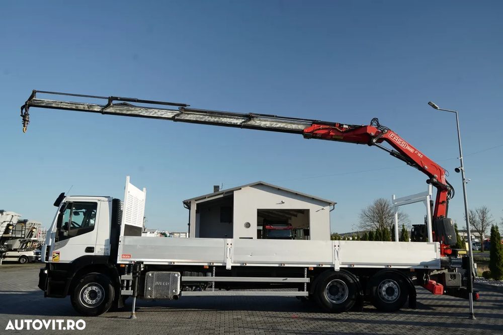 Iveco STRALIS 460 / 6X2 / LIVRARE 8,1 m + HDS FASSI. F185 CAPACITATE MAXIMĂ DE ÎNCĂRCARE 5.500 KG / RADIOCOMANDĂ / ROTATOARE - 2