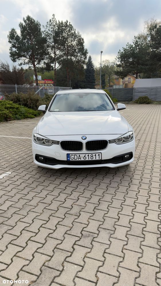 BMW 318I Touring 2017 photo 2