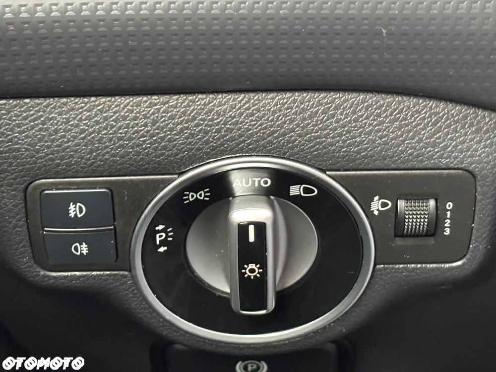 Mercedes-Benz Klasa A 180 (BlueEFFICIENCY) 7G-DCT Urban - 27