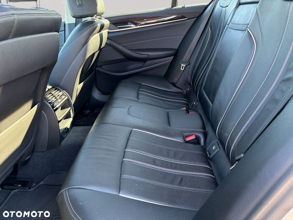 BMW Seria 5 540i xDrive Luxury Line - 28