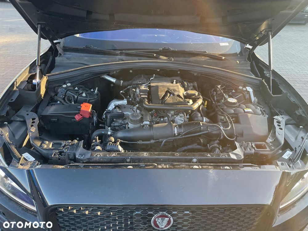 Jaguar F-Pace 2.0 i4P AWD R-Sport - 22