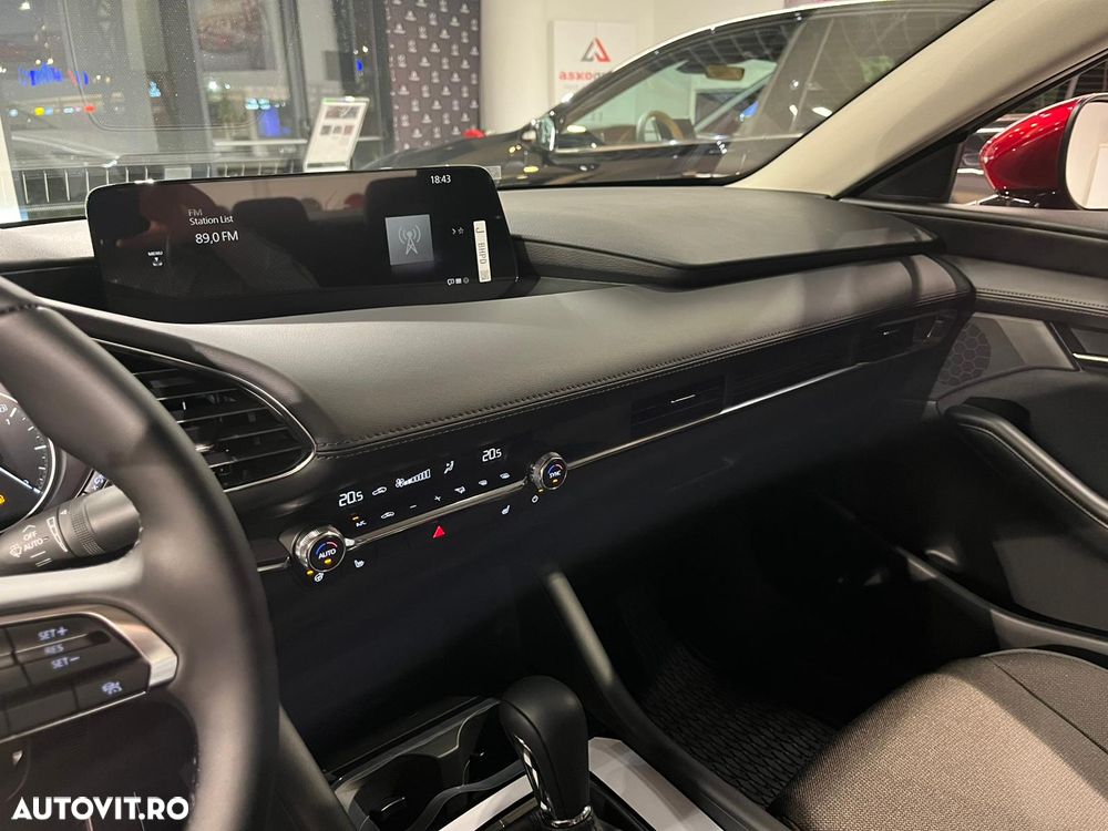 Mazda 3 e-Skyactiv G140 AT MHEV Center-Line - 11