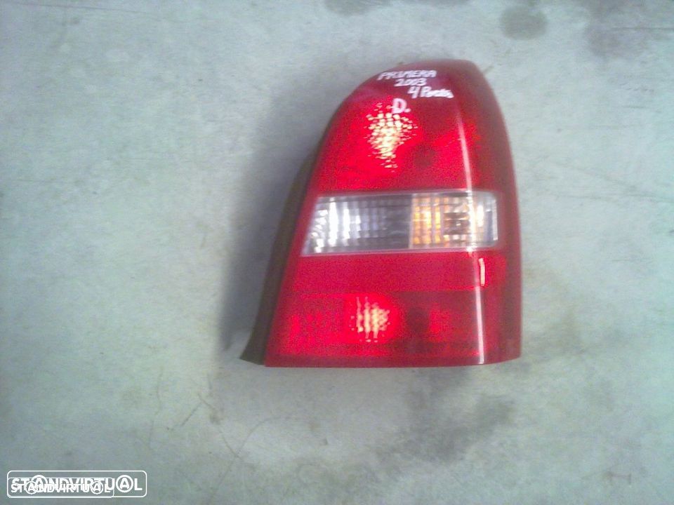 Farolim Traseiro Nissan Primera 2003 (4PORTAS) - 1