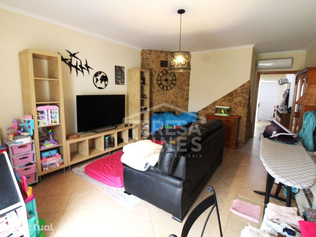 MORADIA EM BANDA V2 + SÓTÃO - QUINTA DO CONDE - Grande imagem: 4/24