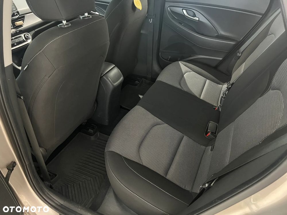 Hyundai i30 1.4 Classic + - 11