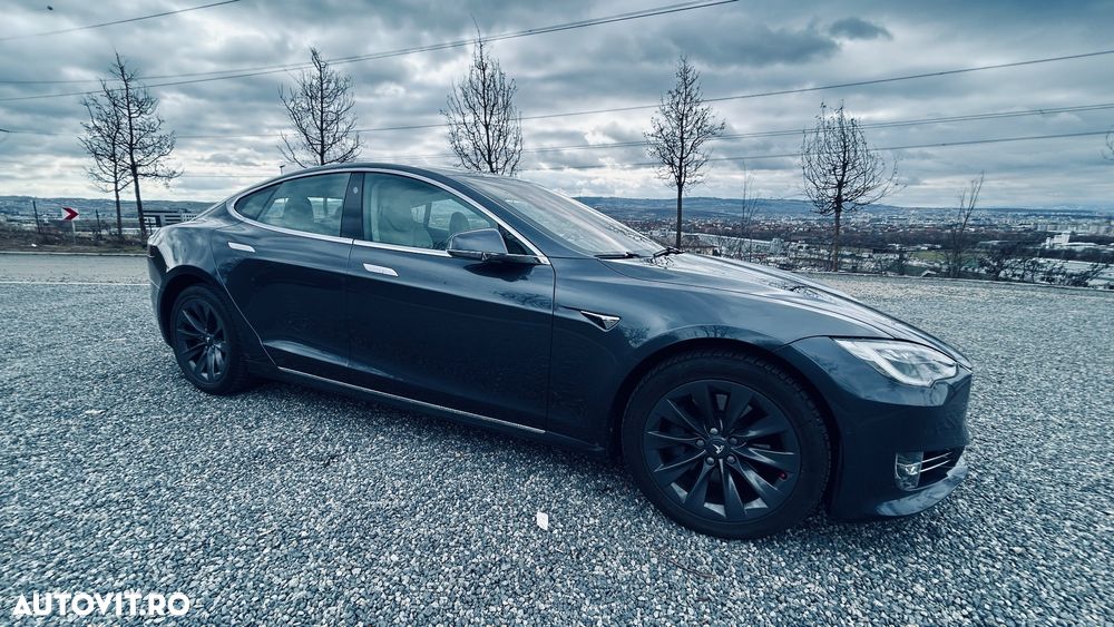 Tesla Model S - 4