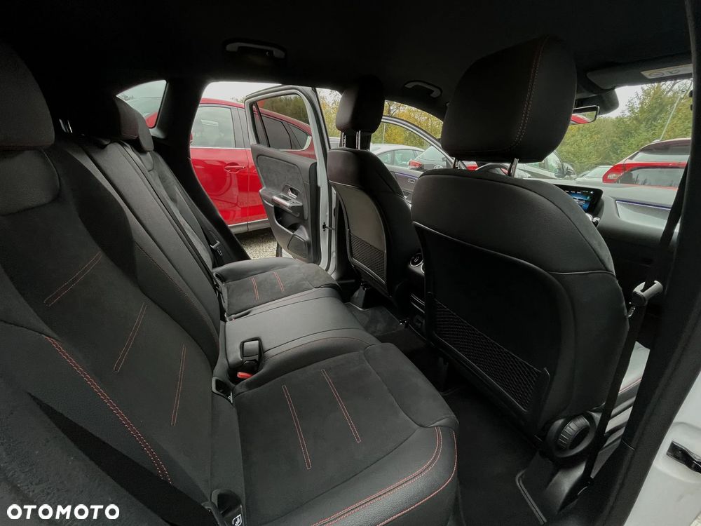 Mercedes-Benz GLA 250 AMG Line - 17