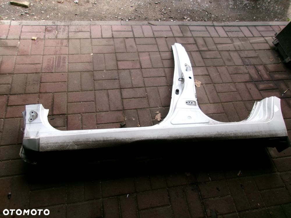 PRÓG SŁUPEK Z PROGIEM TOYOTA AYGO II - 3