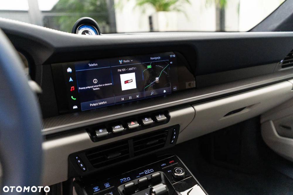 Porsche 911 Carrera 4 GTS - 17